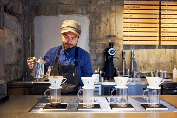 https://www.worldcoffeeportal.com/getattachment/2709615c-465f-4e52-ad17-9eb4f23b7d20/Blue-Bottle-Coffee-continues-global-expansion-with-South-Korea-debut.jpg