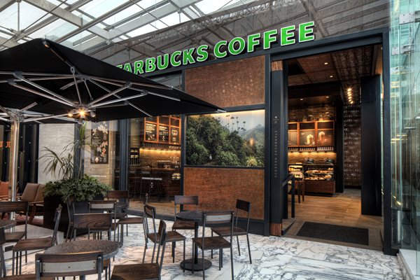 Las tiendas Starbucks con licencia generan fuertes ingresos en el tercer trimestre para Alsea