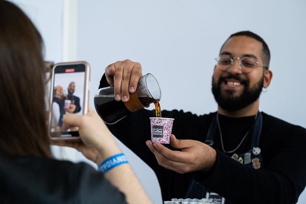 Frameweb  In São Paolo, a coffee retailer carves out community